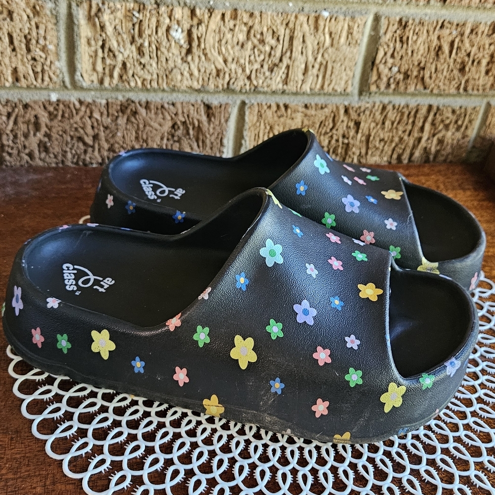 Art Class Mod Flower Slide Sandals Size 3